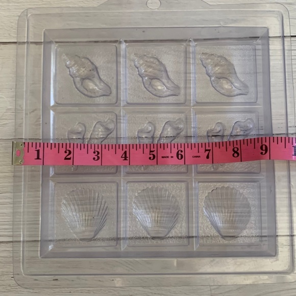 Plastic Seashell Mold- EUC - Picture 2 of 4